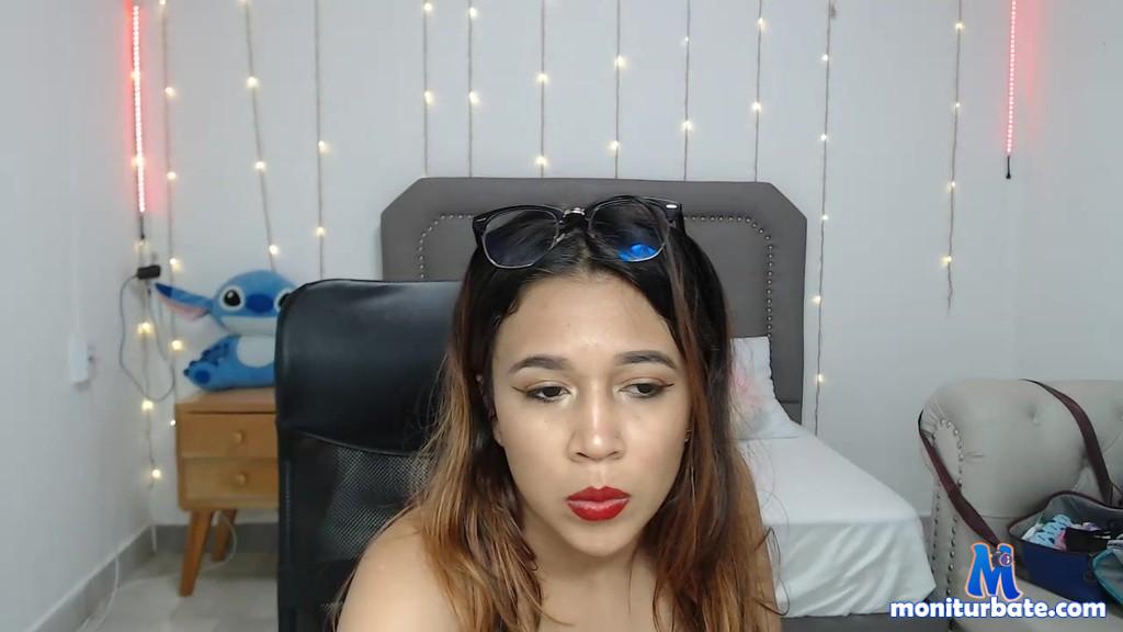 abril-caceres camsoda livecam performer profile