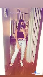 emiliqueen Camsoda livecam show performer room profile