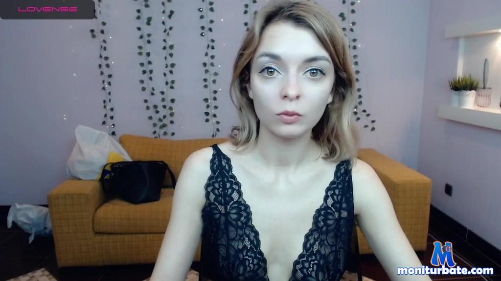 el1naa camsoda livecam performer profile