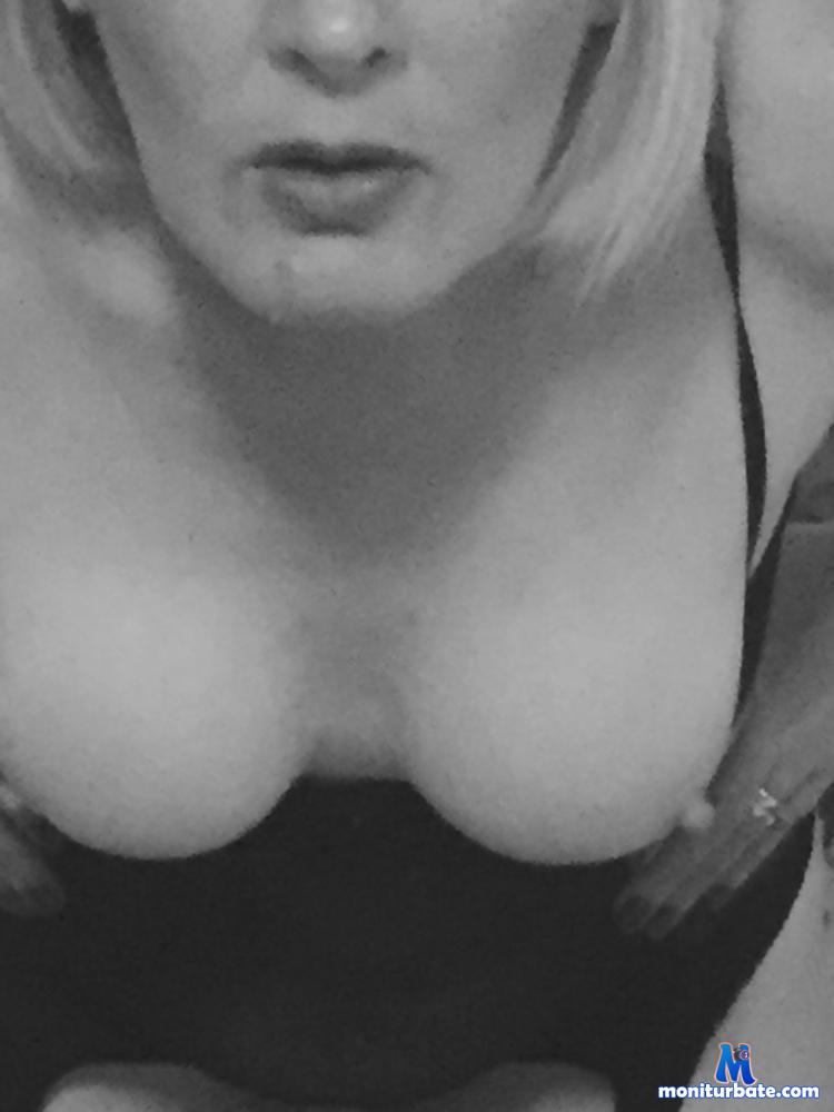 victoria68xx camsoda livecam performer profile