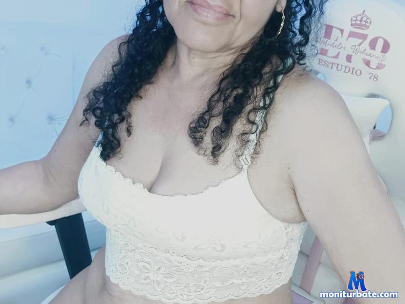 claulove camsoda livecam performer profile
