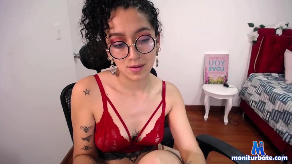 curlysweet camsoda livecam performer profile
