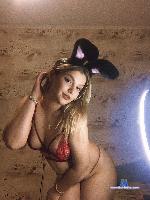brittaneymiddleleg Camsoda livecam show performer room profile
