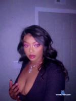 qqueenfreak Camsoda livecam show performer room profile