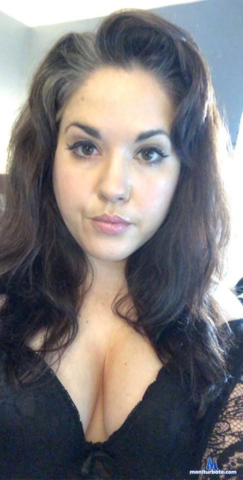 elle-love55 camsoda livecam performer profile