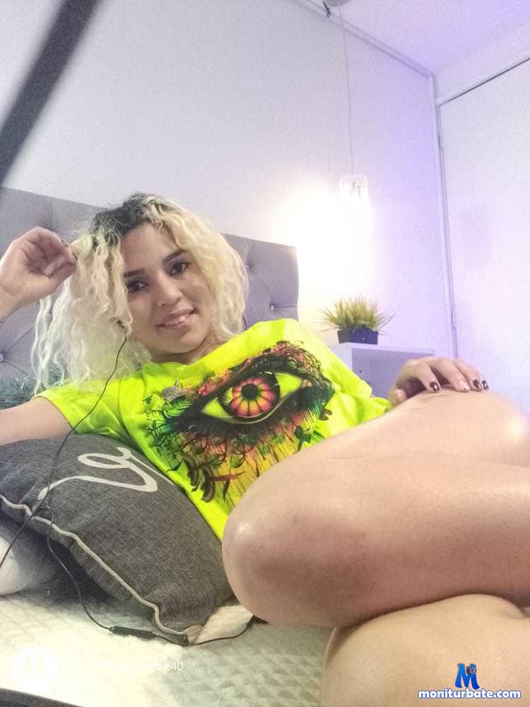 clau-xxx camsoda livecam performer profile