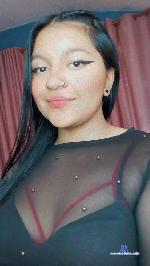 mia-red Camsoda livecam show performer room profile