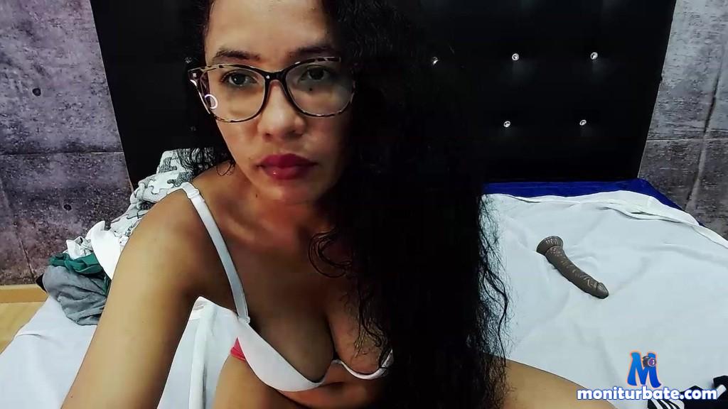 magalycruz camsoda livecam performer profile