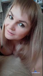hotblondyxx Camsoda livecam show performer room profile
