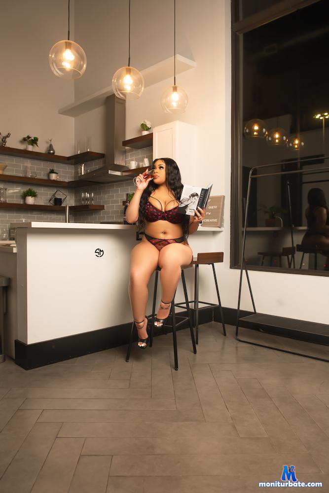 lovelylunaa camsoda livecam performer profile