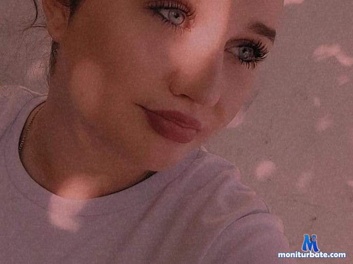 angelvoight camsoda livecam performer profile