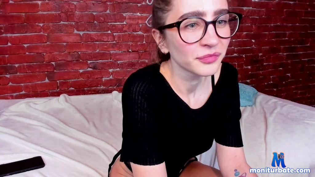 khalis1 camsoda livecam performer profile