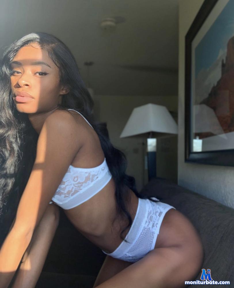 lovenzia Camsoda performer 