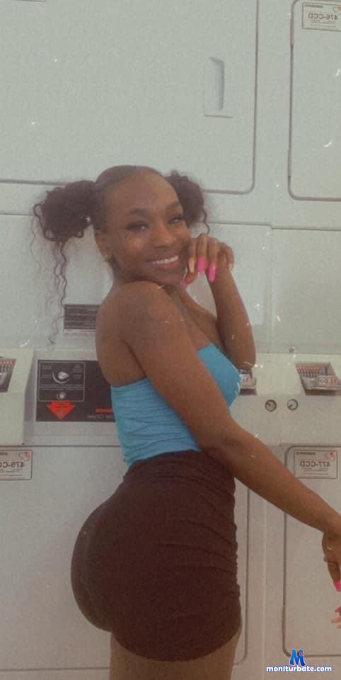 bleuurosee camsoda livecam performer profile