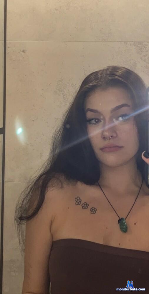 alexundress camsoda livecam performer profile
