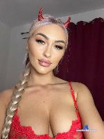 mia-vanilla Camsoda livecam show performer room profile