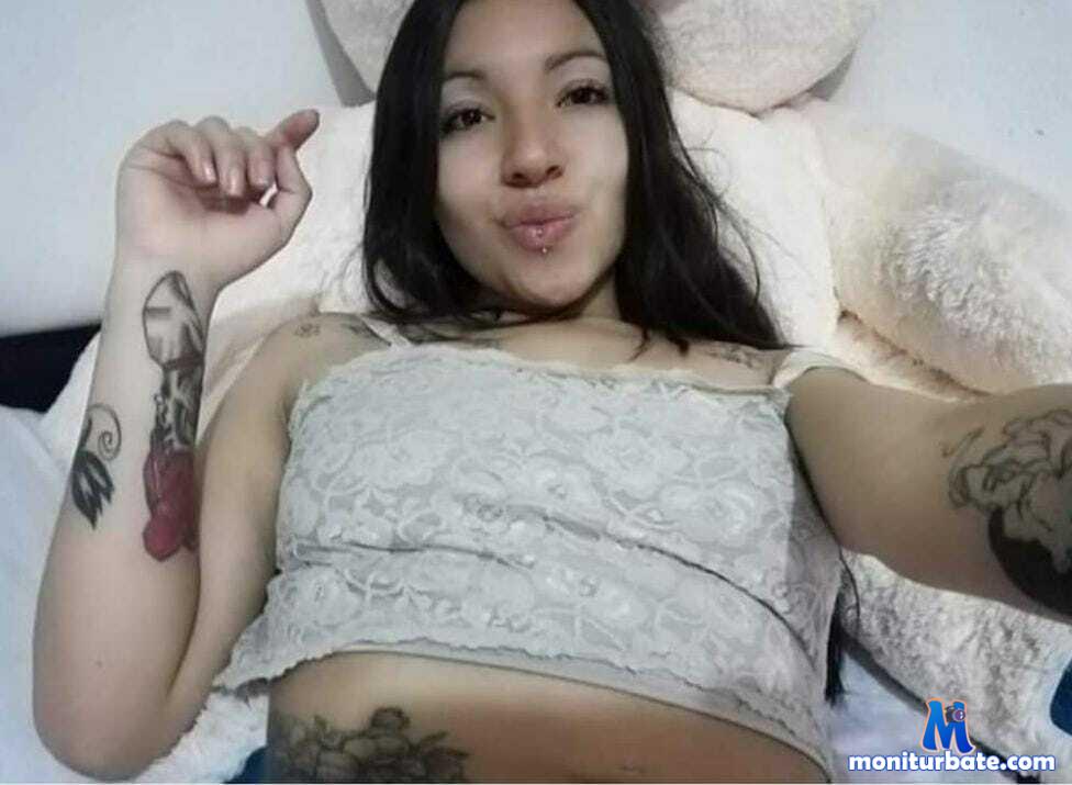emilyy-roose camsoda livecam performer profile