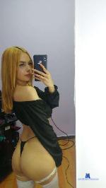amyymartinez Camsoda livecam show performer room profile