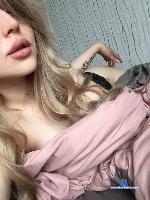 elsaewans Camsoda livecam show performer room profile
