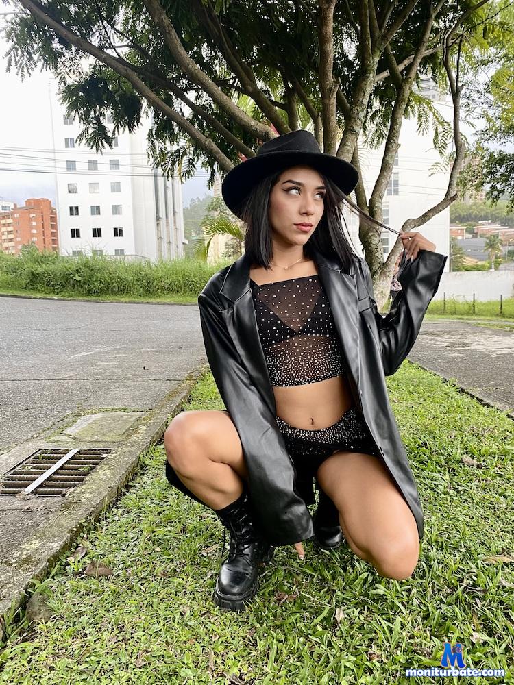 amaliacruss camsoda livecam performer profile
