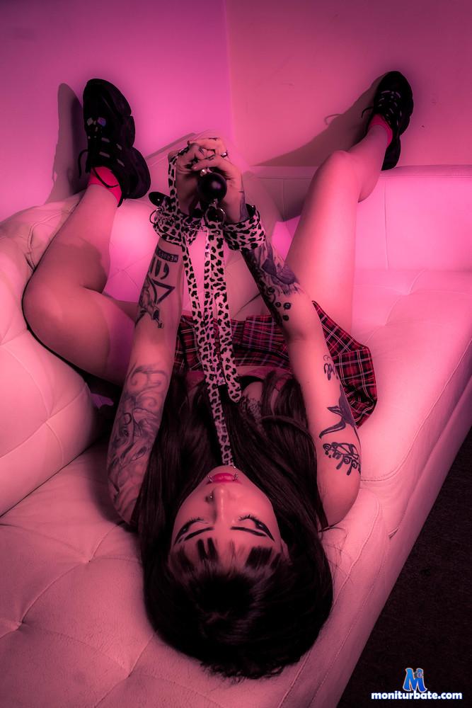 lindamortt camsoda livecam performer profile