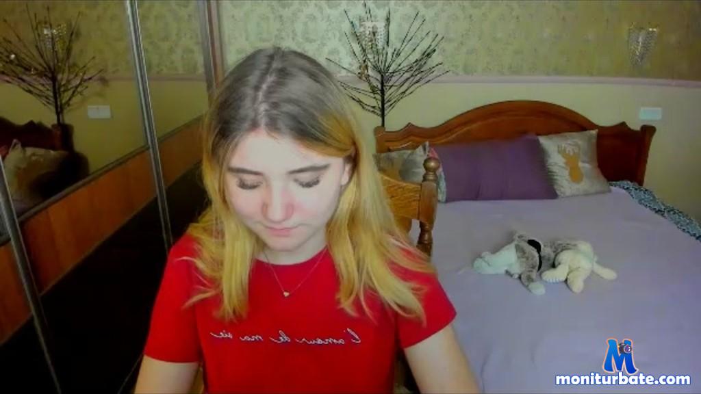 adellinee camsoda livecam performer profile