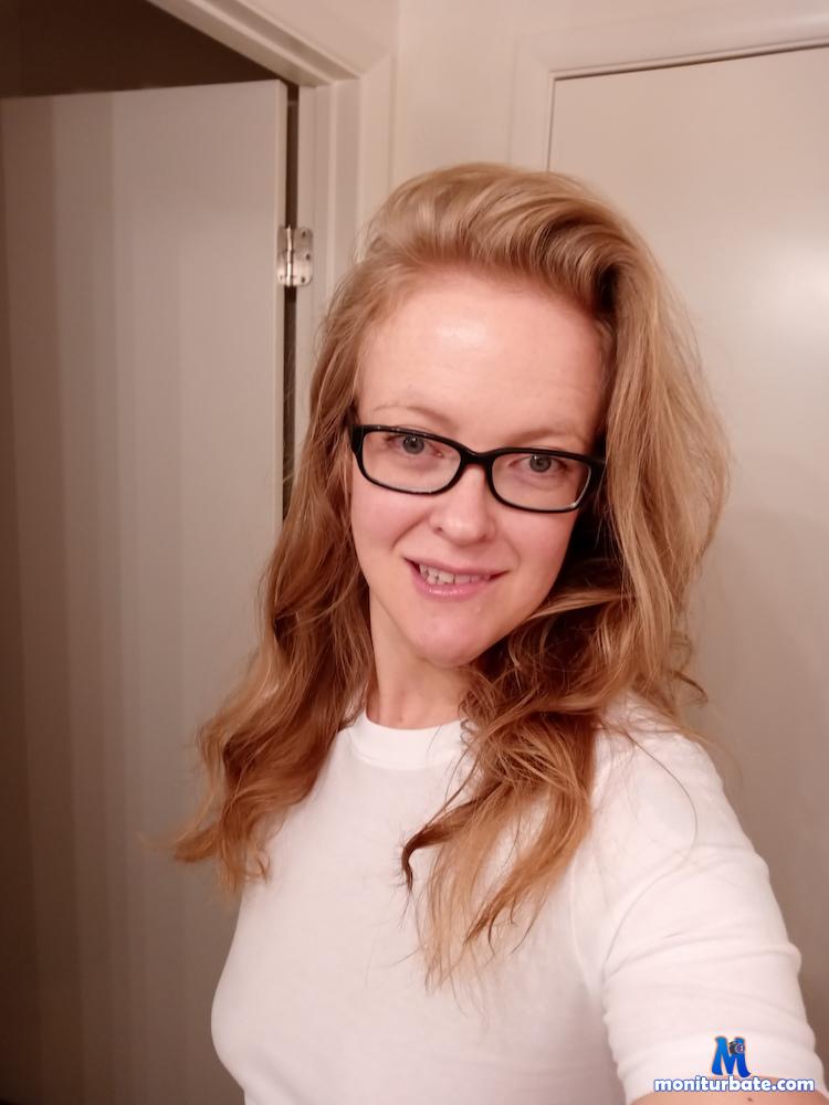 britteebee camsoda livecam performer profile