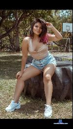 kloejonnes Camsoda livecam show performer room profile