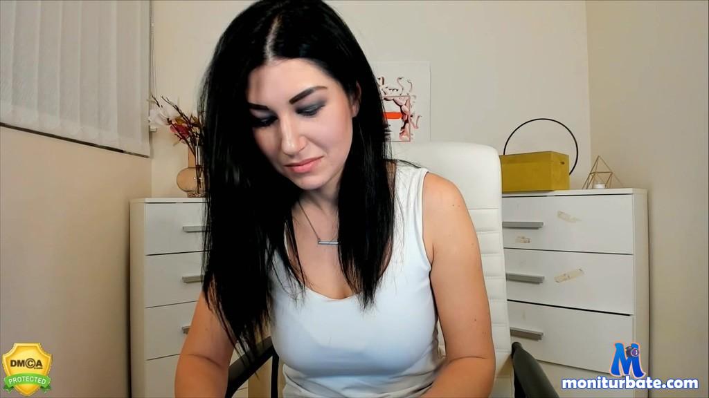 adriana-mo Camsoda performer 