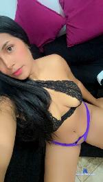 crystal-bennz Camsoda livecam show performer room profile