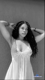 tweezzy Camsoda livecam show performer room profile