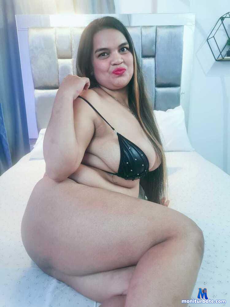 sarayhorny69 camsoda livecam performer profile