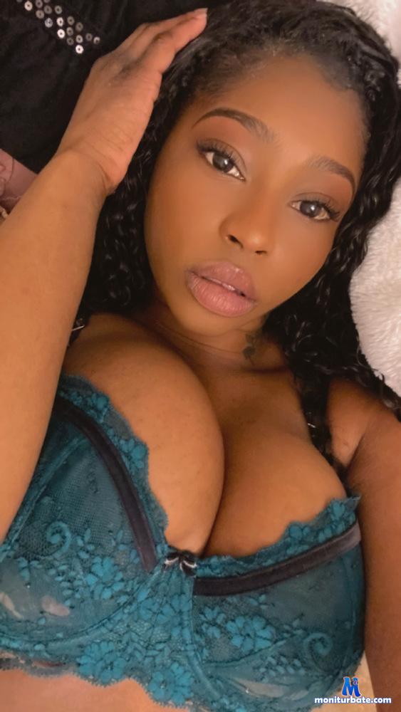 deenadior304 Camsoda performer 