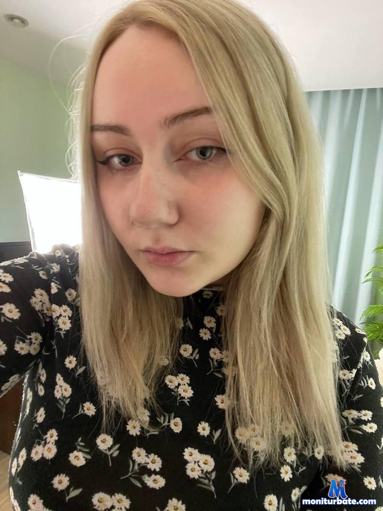 rayonhoney camsoda livecam performer profile