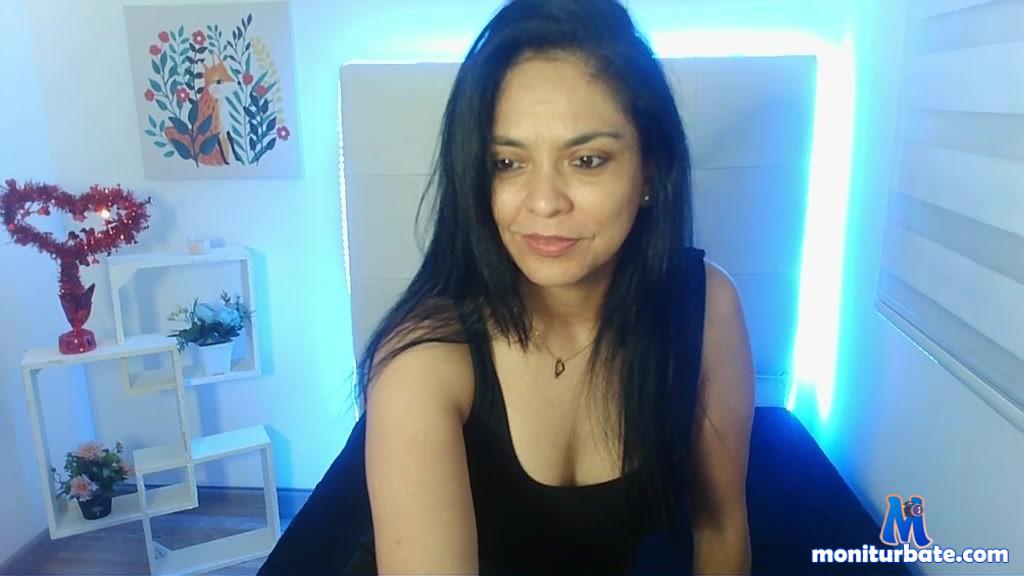 nicole-lustt Camsoda performer latina milf new mature natural