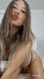 kindalatina Camsoda livecam show performer room profile