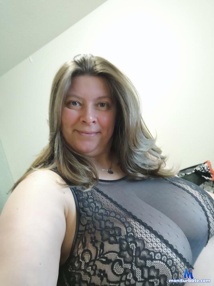 cougar-bbw camsoda livecam performer profile