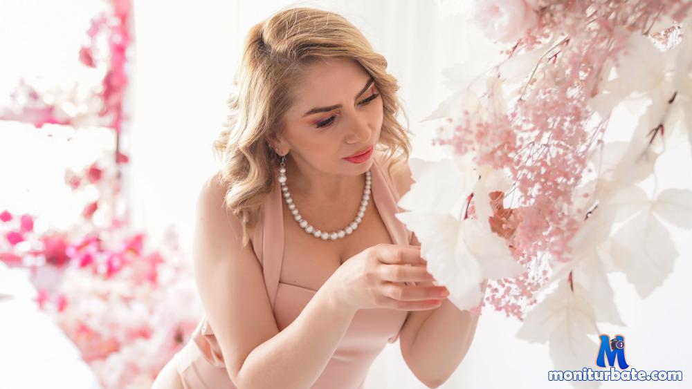 annaamour camsoda livecam performer profile