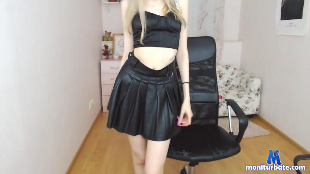 britanywallker Camsoda performer big-tits curvy cum brunette feet fetish ass blonde big-ass college