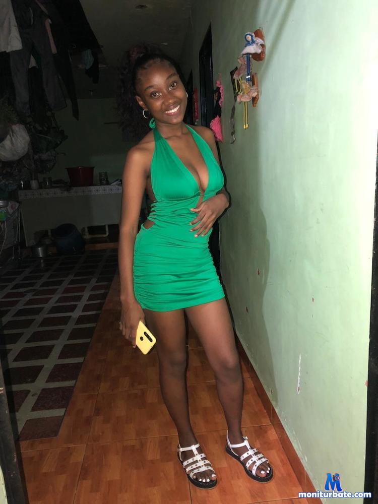 ebonyy-hott Camsoda performer 