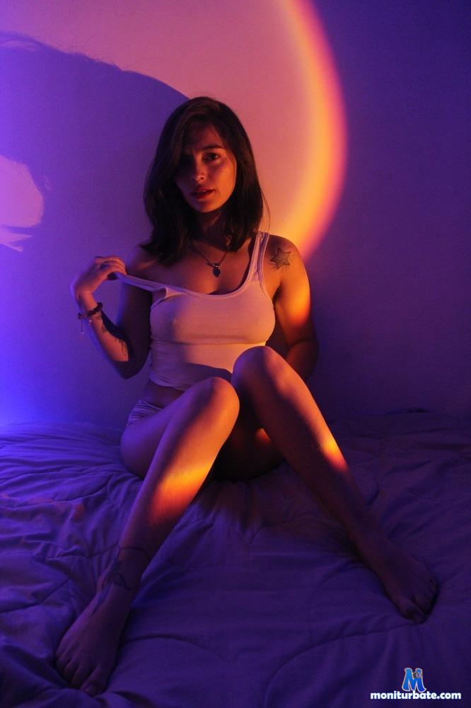 victoria-suan camsoda livecam performer profile