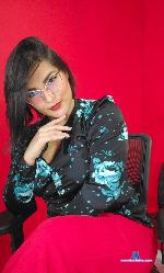 yidi-black Camsoda livecam show performer room profile