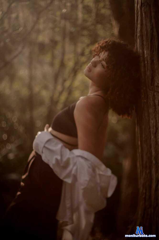sophiacurly camsoda livecam performer profile