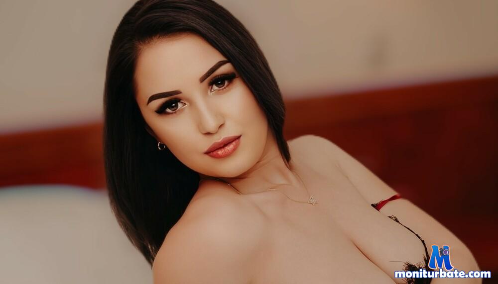 busty-queen Camsoda performer 