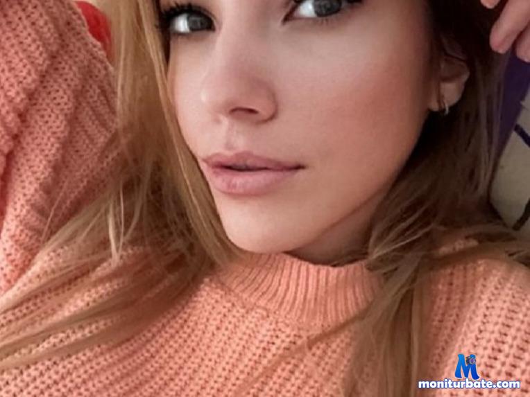 sabrinasines camsoda livecam performer profile