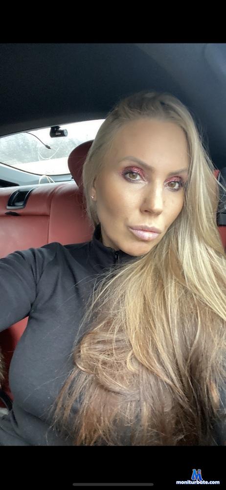 lolaeyes Camsoda performer 