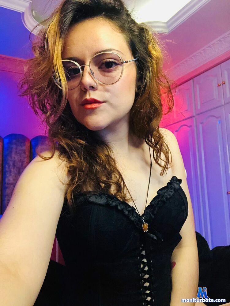 scarletleonroyal Camsoda performer 