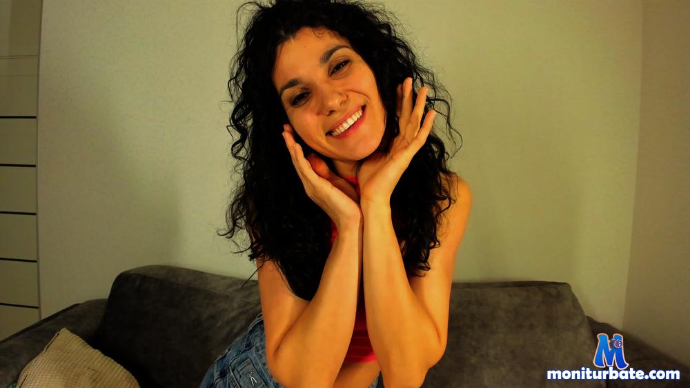 curly-sue camsoda livecam performer profile