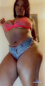 larondonx Camsoda livecam show performer room profile