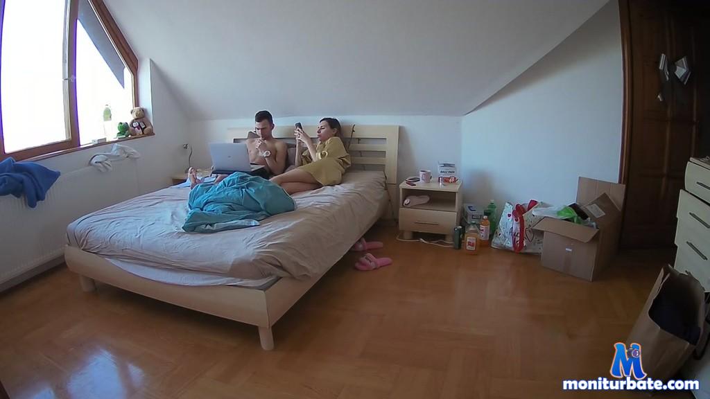 voyeurcam-julmodels-bed-3 camsoda livecam performer profile